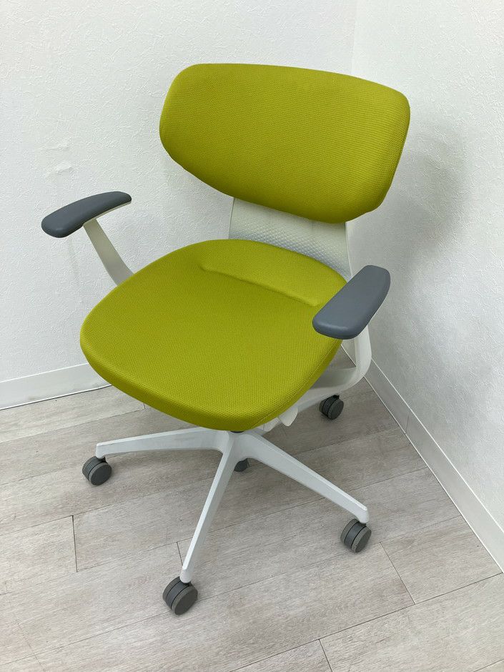 コクヨing(イング)チェア 固定肘付イングチェア 商品画像1
