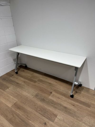 ライオン平行スタックテーブル 商品画像1