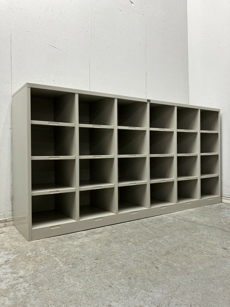 ウチダ（内田洋行）24人用シューズロッカー 商品画像1