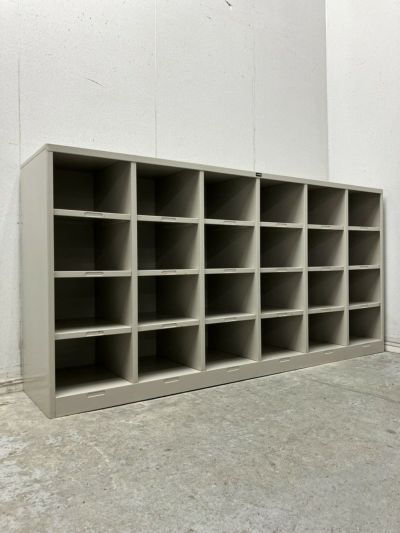 ウチダ（内田洋行）24人用シューズロッカー 商品画像1