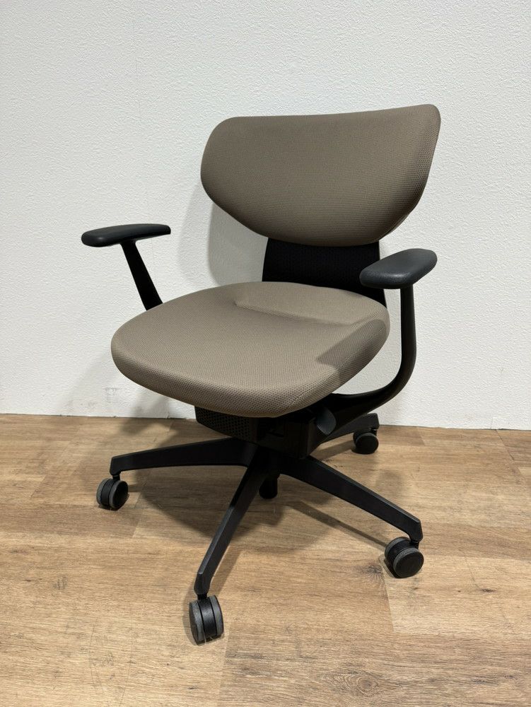 コクヨing(イング)チェア 肘付イングチェア 商品画像1