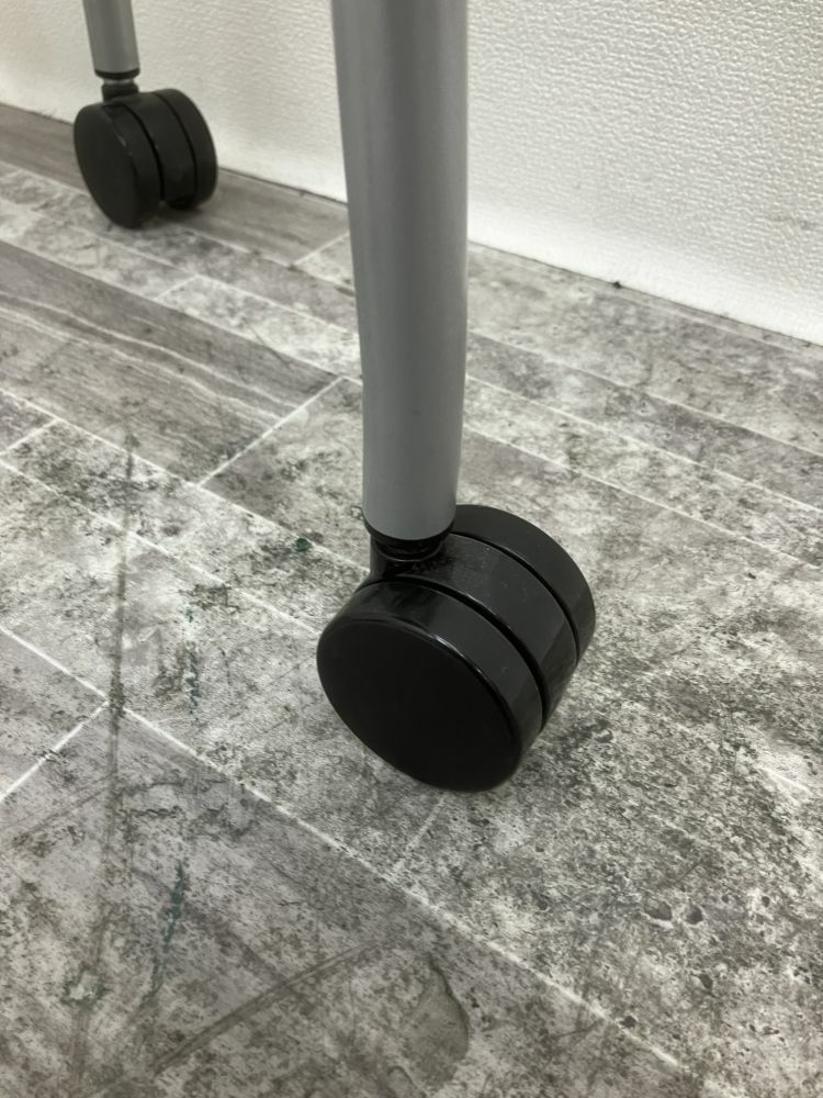 オカムラキャスター付丸イス 商品画像5