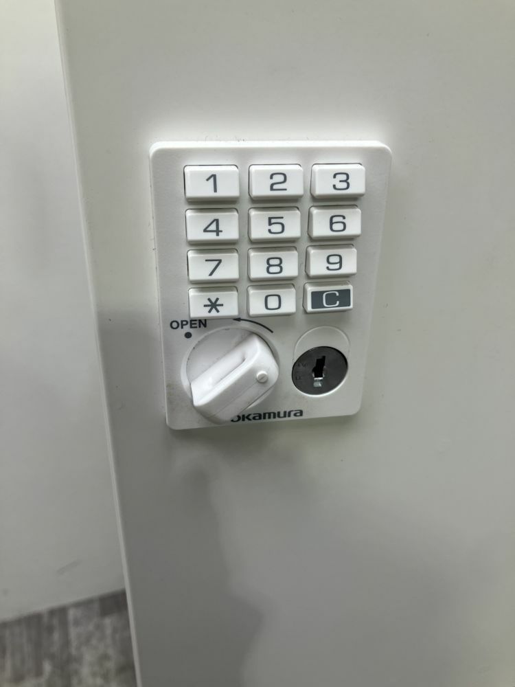オカムラレクトラインシリーズ プッシュ錠式8人用パーソナルロッカー 商品画像3