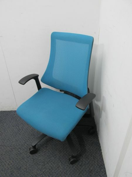 イトーキf(エフチェア)シリーズ 固定肘付きエフチェア 商品画像1