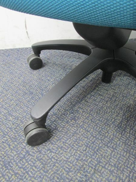 イトーキf(エフチェア)シリーズ 固定肘付きエフチェア 商品画像8