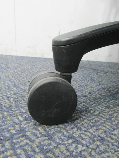 イトーキf(エフチェア)シリーズ 固定肘付きエフチェア 商品画像9