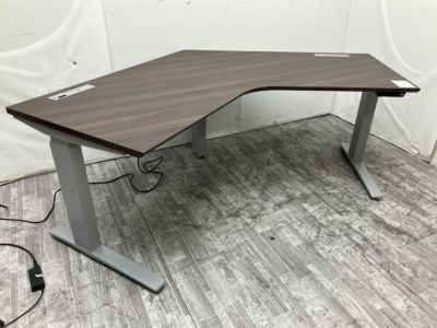 オカムラSwift(スイフト)シリーズ 電動昇降式ブーメランデスク 商品画像1