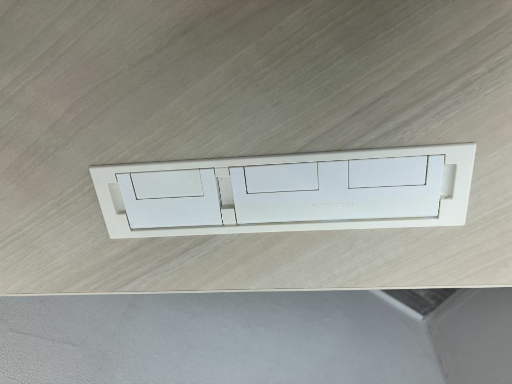 オカムラSwift(スイフト)シリーズ 電動昇降式ブーメランデスク 商品画像3