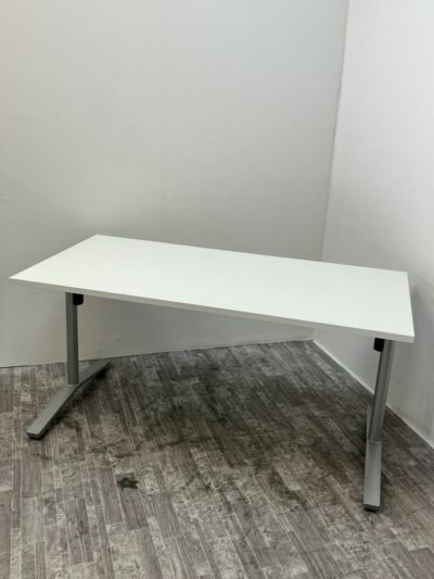 コクヨビエナ（VIENA）シリーズ 1500ミーティングテーブル 商品画像1