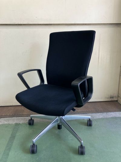 コクヨPUNTO(プント)チェア 固定肘付プントチェア 商品画像1