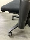 イトーキf(エフチェア)シリーズ 可動肘付エフチェア 商品画像2