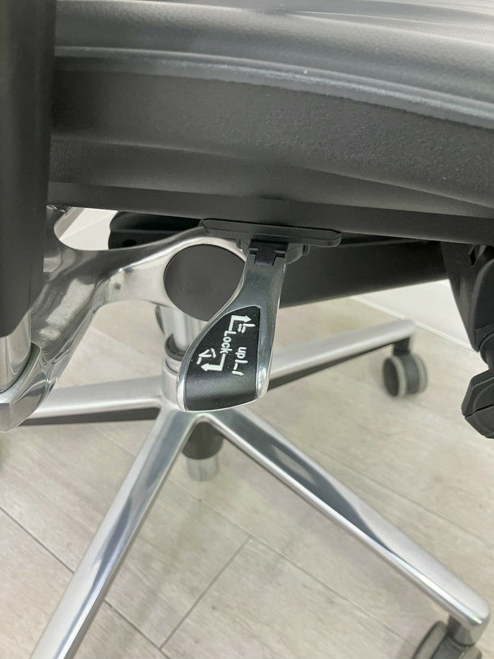 エルゴヒューマン可動肘付ベーシックチェア 商品画像12