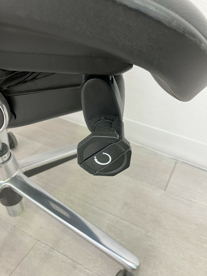 エルゴヒューマン可動肘付ベーシックチェア 商品画像13