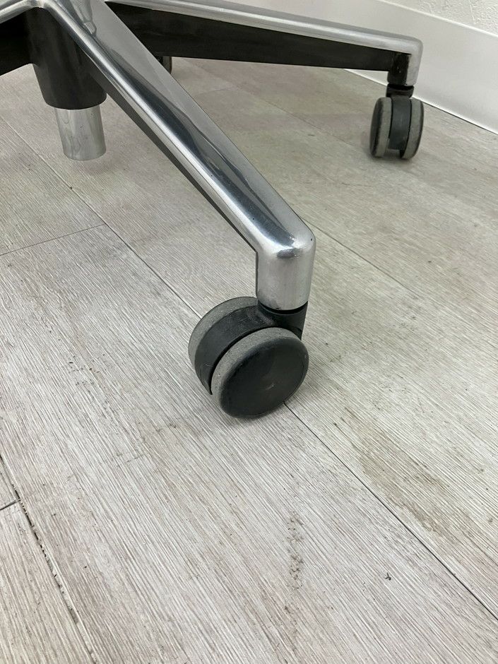 エルゴヒューマン可動肘付ベーシックチェア 商品画像15