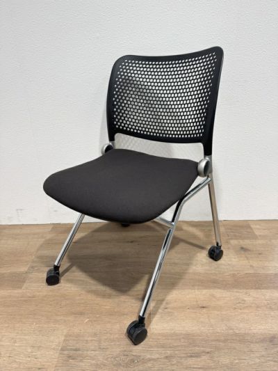 ウチダ（内田洋行）ブルーメシリーズ ネスティングチェア 商品画像1