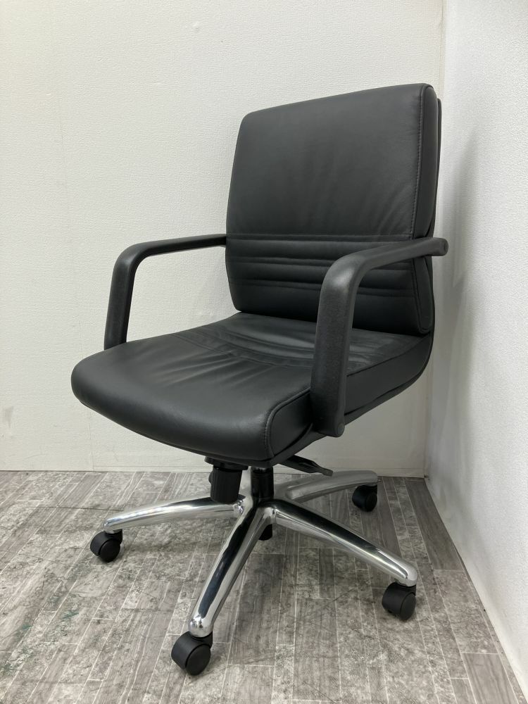 イトーキC-1タイプシリーズ 固定肘付マネジメントチェア 商品画像1