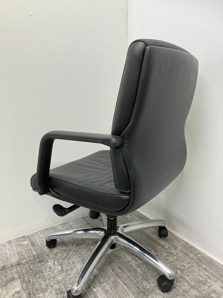 イトーキC-1タイプシリーズ 固定肘付マネジメントチェア 商品画像4