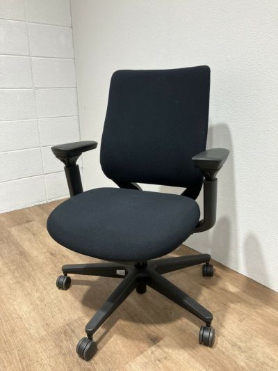 コクヨ 可動肘付ミトラ2チェア