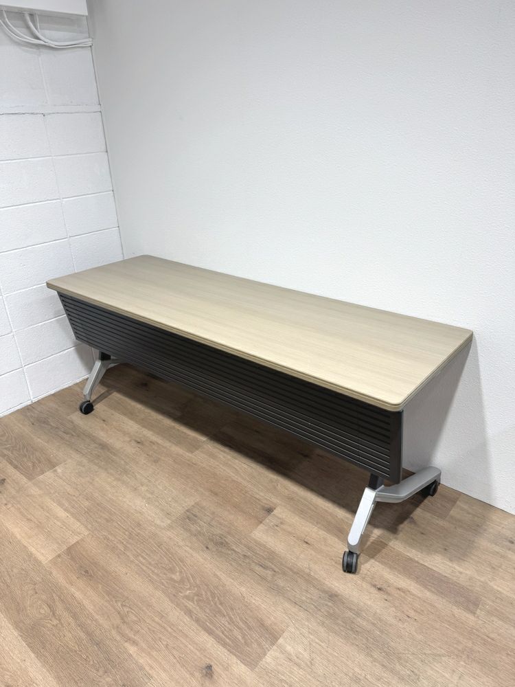 コクヨKT-620シリーズ 平行スタックテーブル 商品画像1