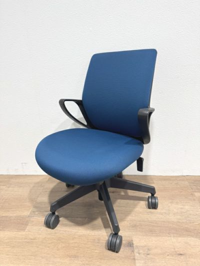 コクヨ固定肘付ピコラチェア　 商品画像1