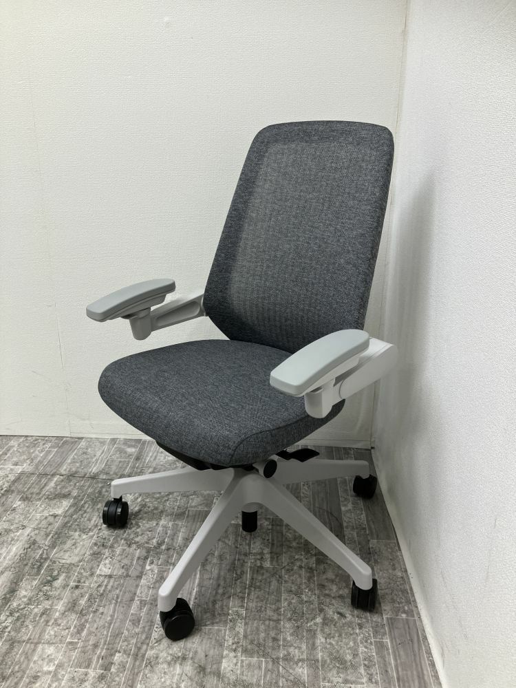 イトーキノート(nort)チェア 可動肘付きノートチェア 商品画像1