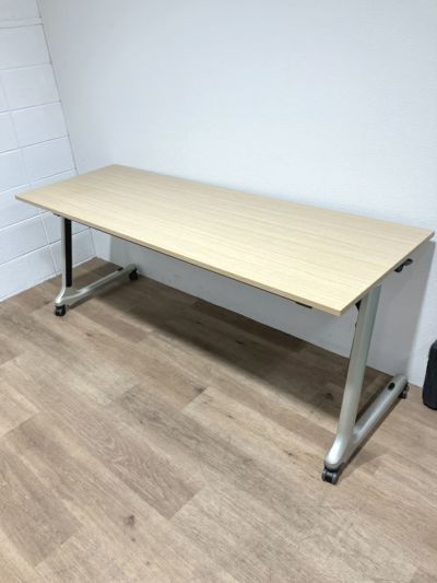 イトーキコンシアシリーズ 1800サイドスタックテーブル 商品画像1