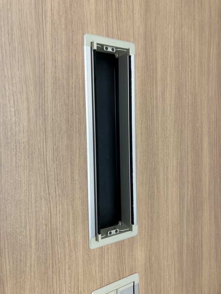 オカムラ2400ミーティングテーブル 商品画像4