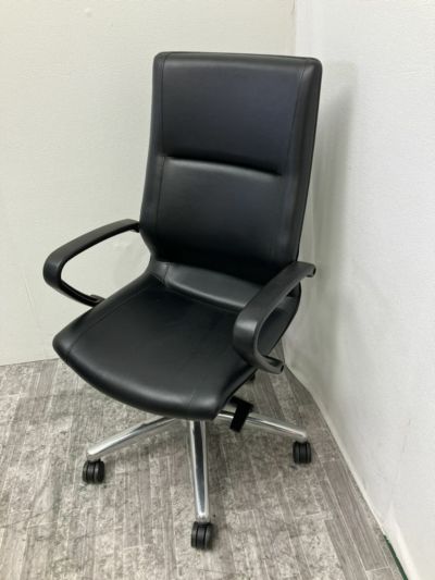 オカムラCEシリーズ 固定肘付エグゼクティブチェア 商品画像1