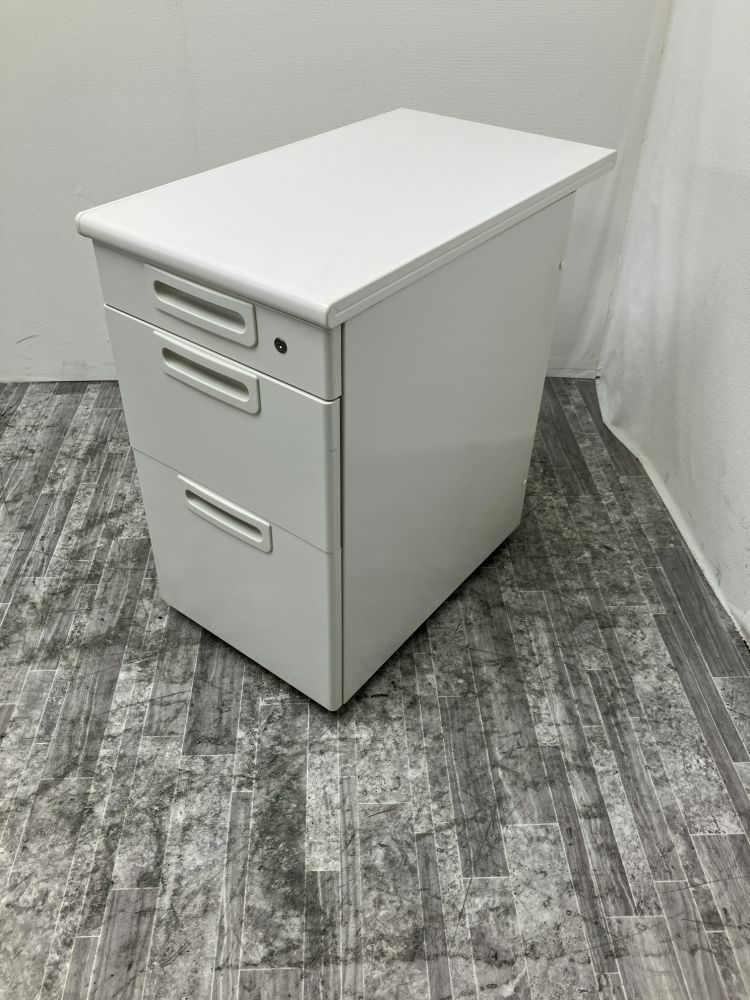 プラスLAシリーズ 3段脇机 商品画像1