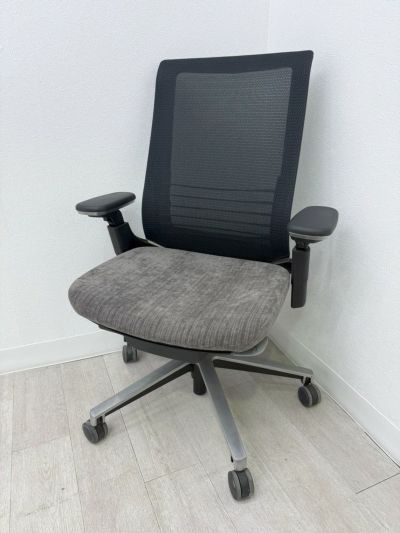 コクヨ 可動肘インスパインチェア　