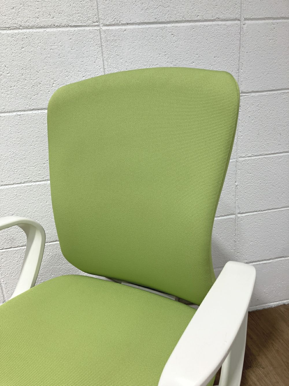 ライオン固定肘付バーサルチェア 商品画像5