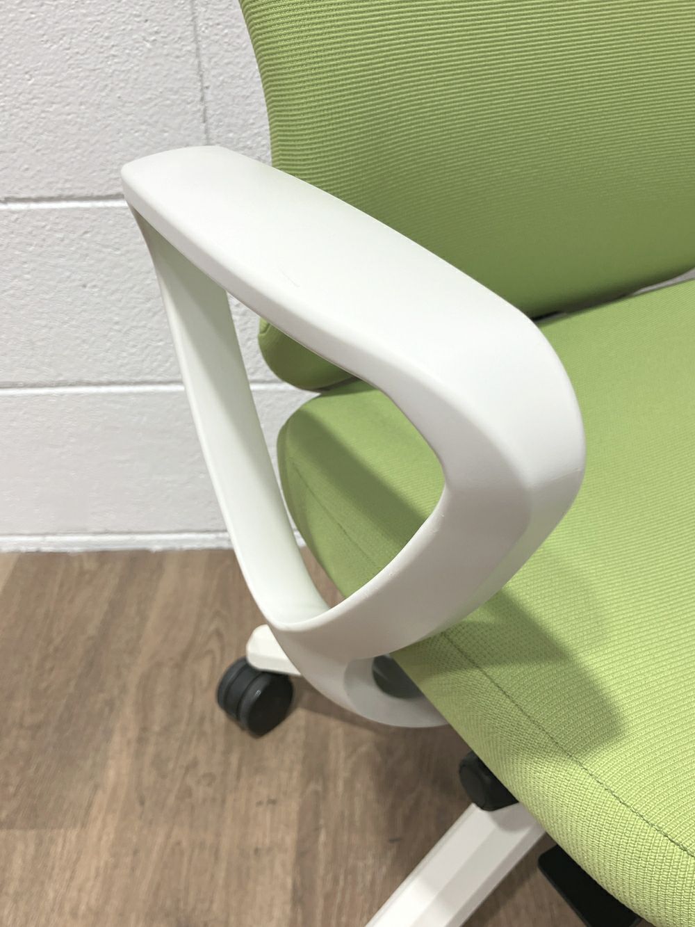 ライオン固定肘付バーサルチェア 商品画像6