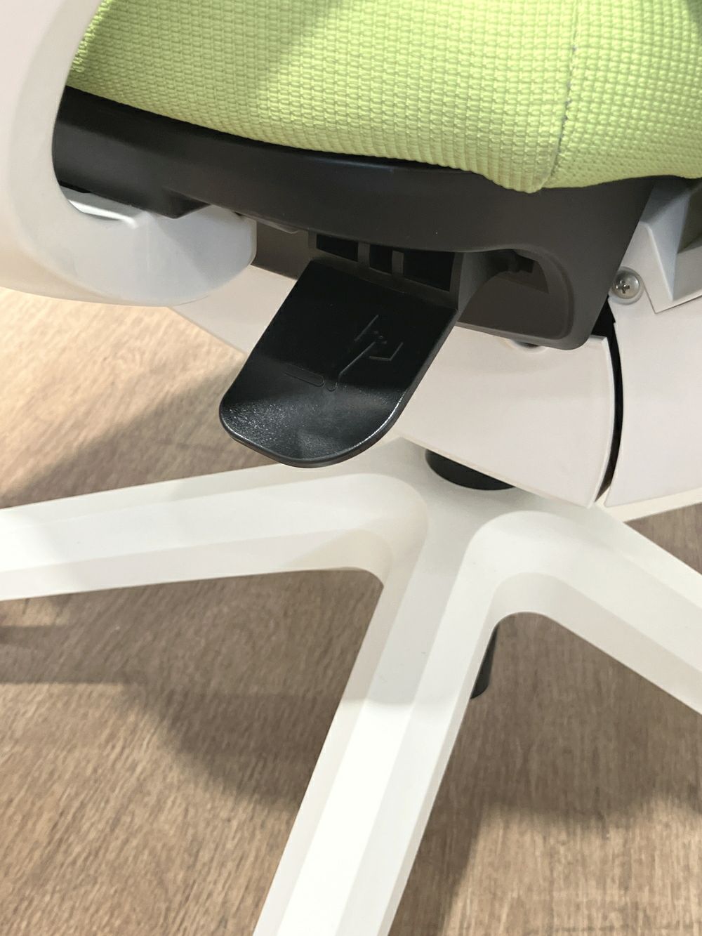 ライオン固定肘付バーサルチェア 商品画像10