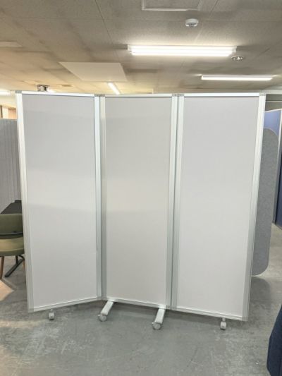 3連折畳パーテーション 商品画像1