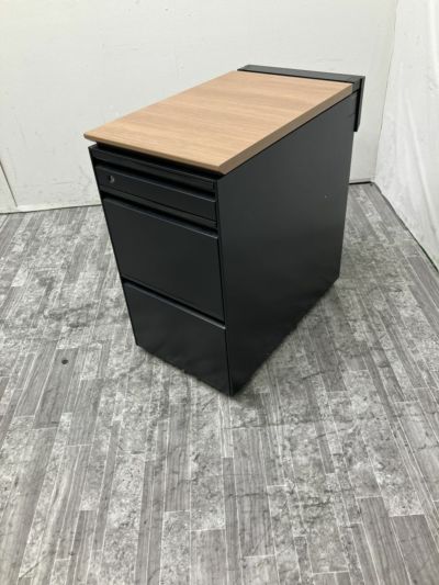 オカムラPROSTAGE（プロステージ）シリーズ 3段脇机 商品画像1