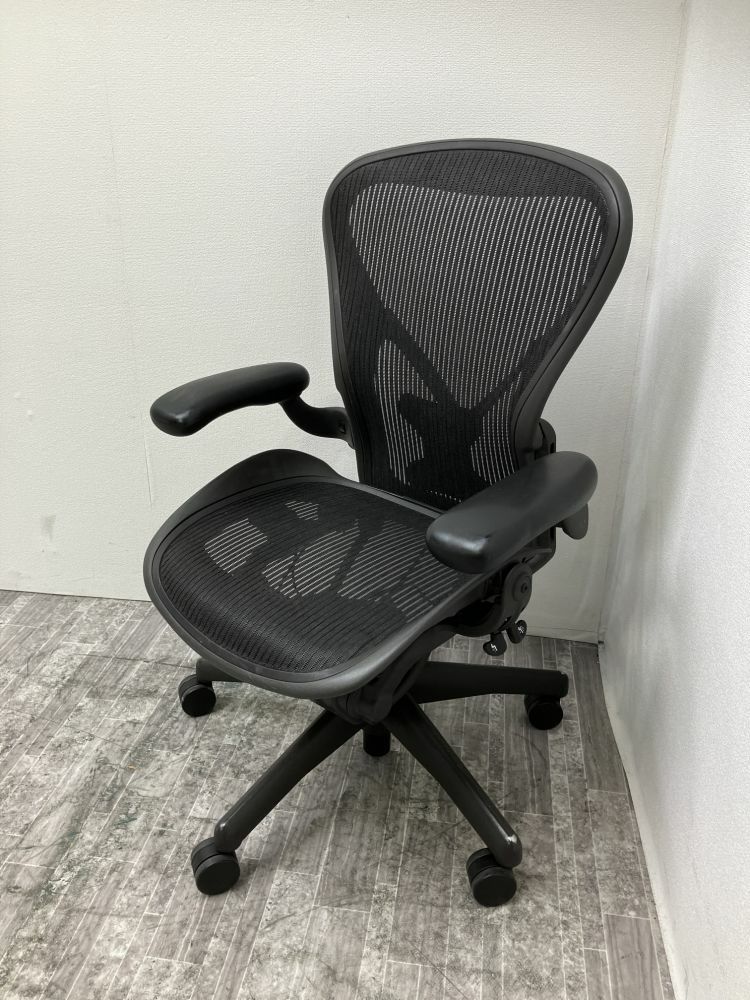 HermanMiller（ハーマンミラー）アーロンチェア 可動肘付アーロンチェア 商品画像1