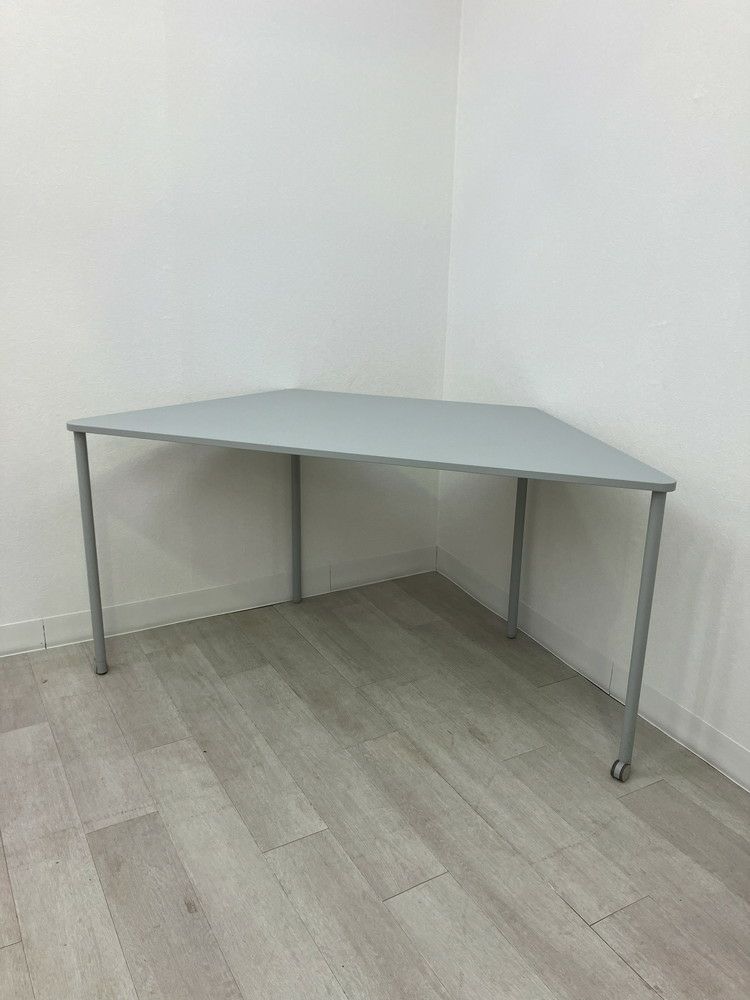 コクヨAny Table(エニーテーブル)シリーズ 台形テーブル 商品画像1