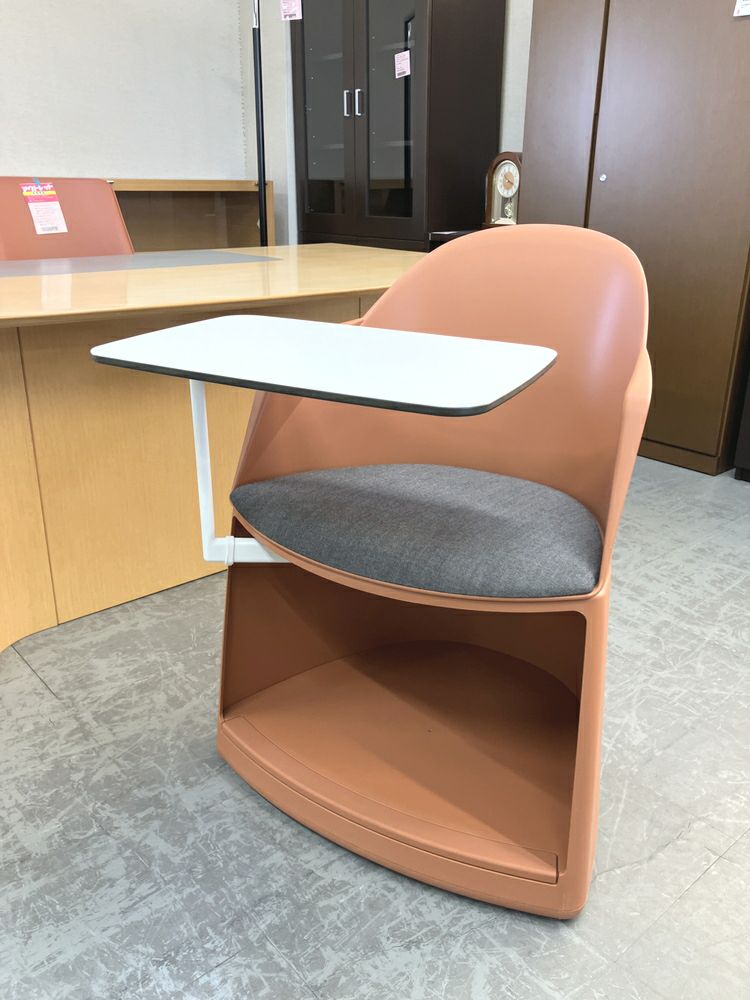 arper（アルペール）メモ台付きチェア 商品画像2