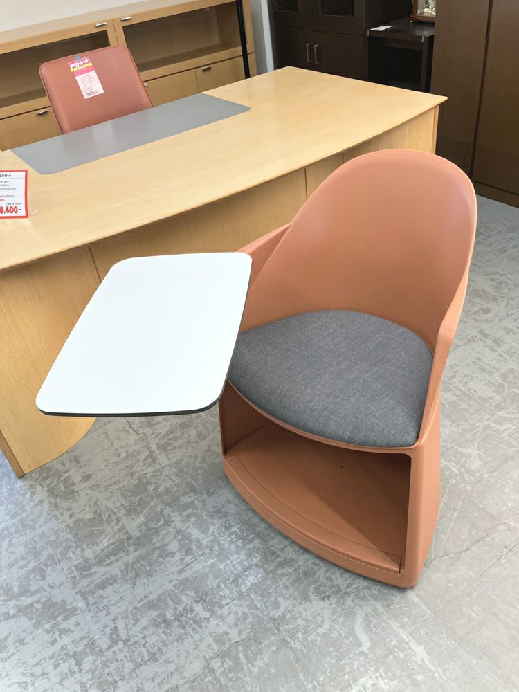 arper（アルペール）メモ台付きチェア 商品画像3
