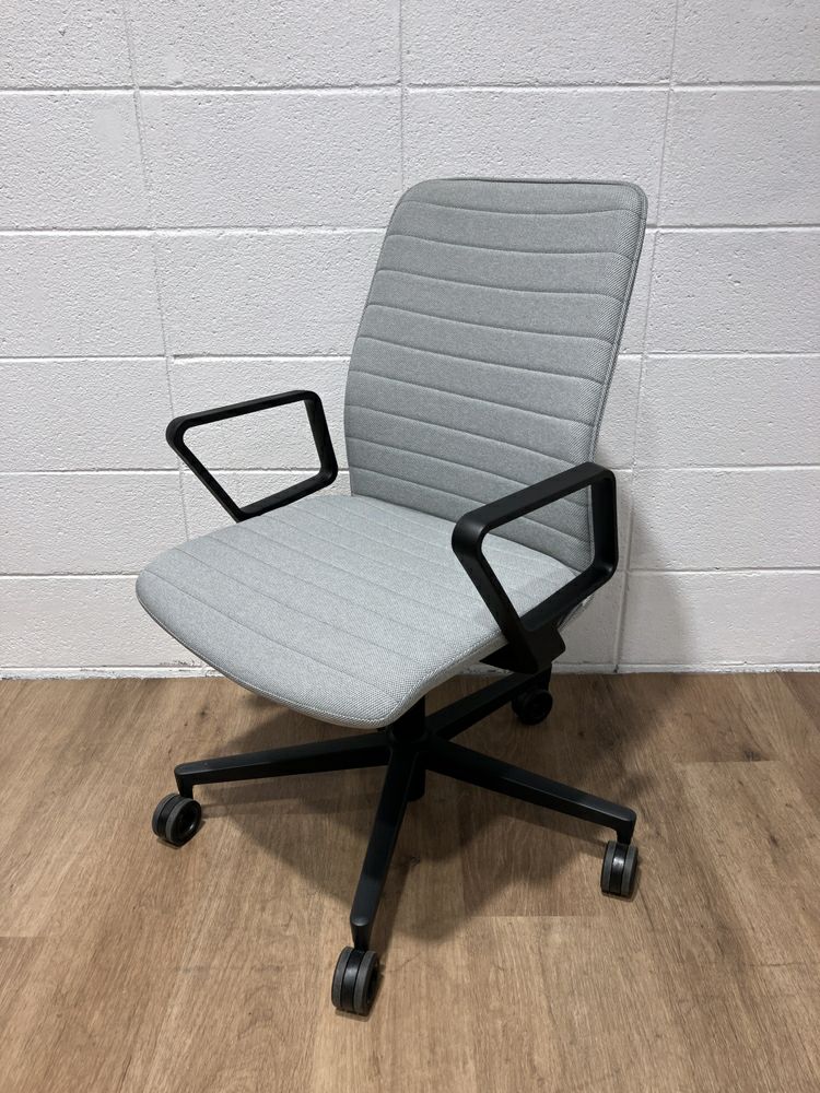 コクヨファブレ(FABRE) シリーズ 固定肘付ファブレチェア 商品画像1