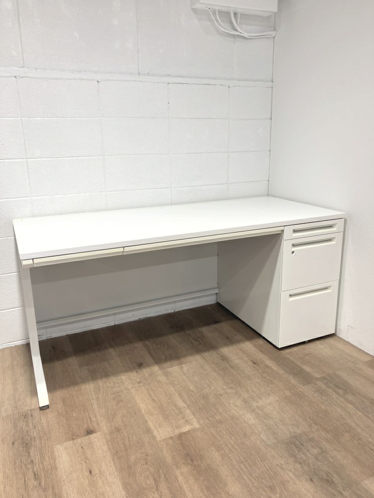 オカムラADVANCE（アドバンス）シリーズ 1600片袖デスク 商品画像1