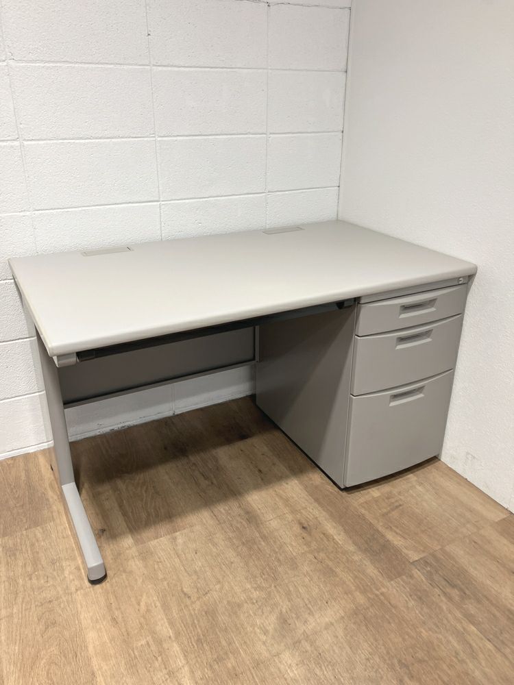 イトーキCZシリーズ 1200片袖デスク 商品画像1