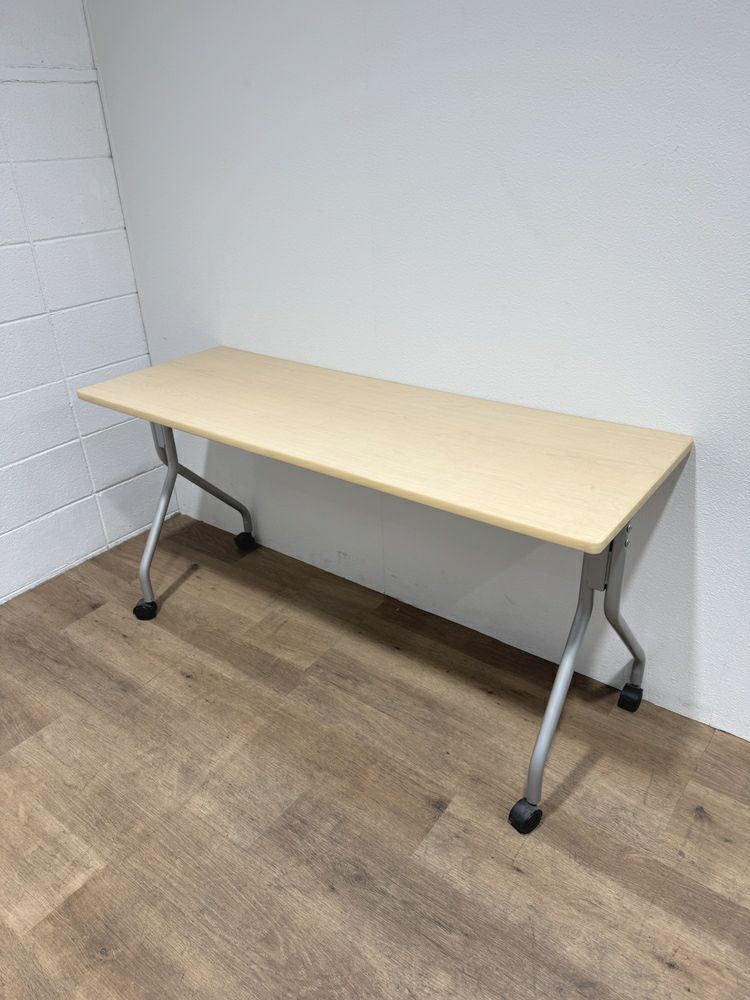 トーカイスクリーン平行スタックテーブル 商品画像1