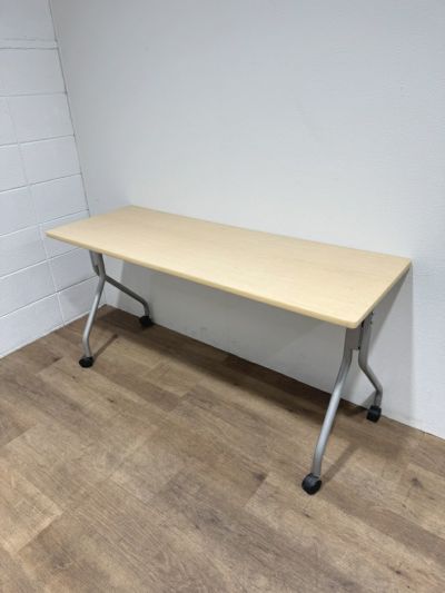トーカイスクリーン平行スタックテーブル 商品画像1