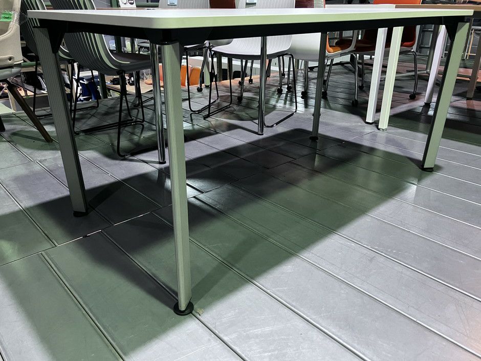 イトーキDEシリーズ 1500ミーティングテーブル 商品画像9