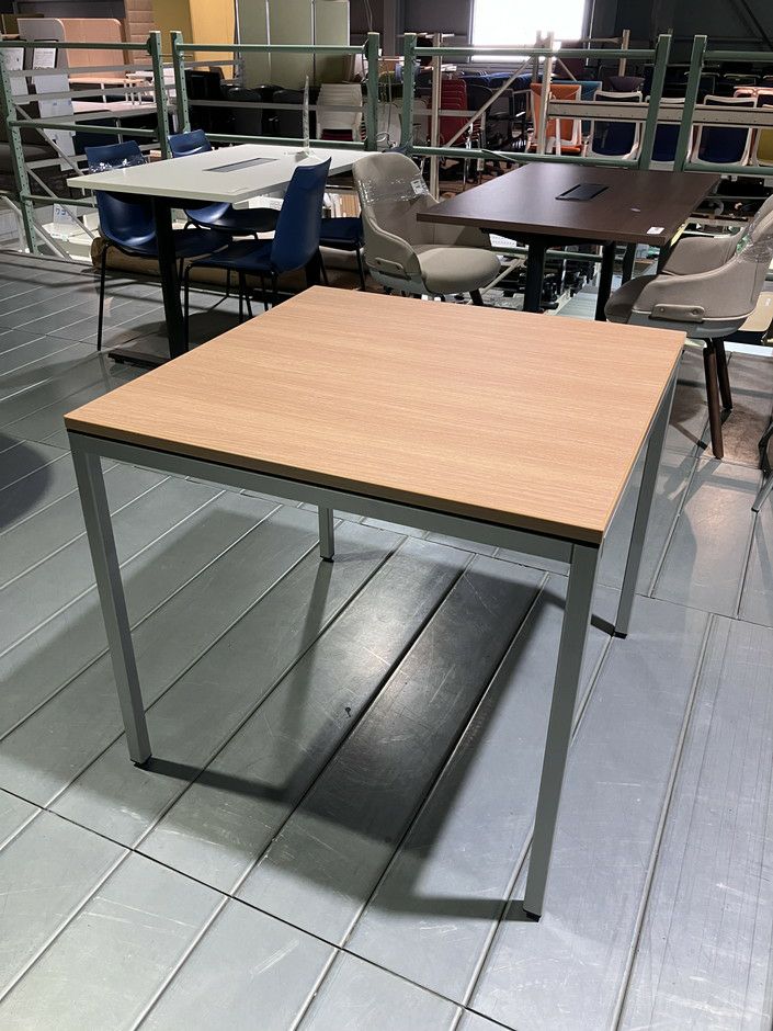 オカムラtresse(トレッセ)シリーズ 角テーブル 商品画像1