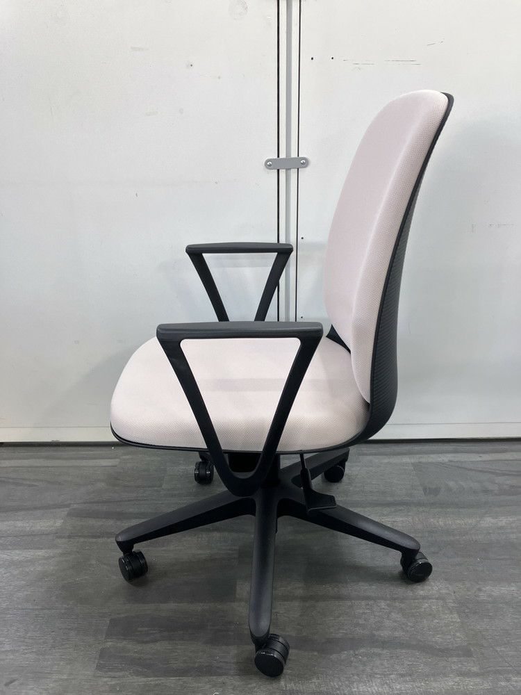 イトーキトルテUシリーズ 固定肘付トルテUチェア 商品画像3