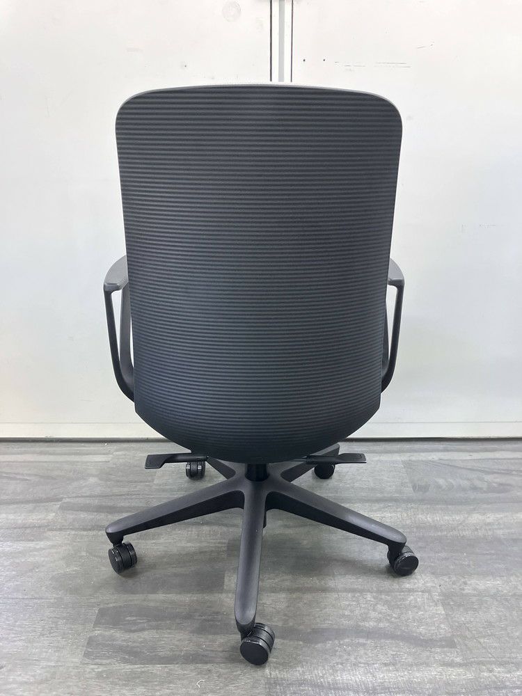 イトーキトルテUシリーズ 固定肘付トルテUチェア 商品画像4