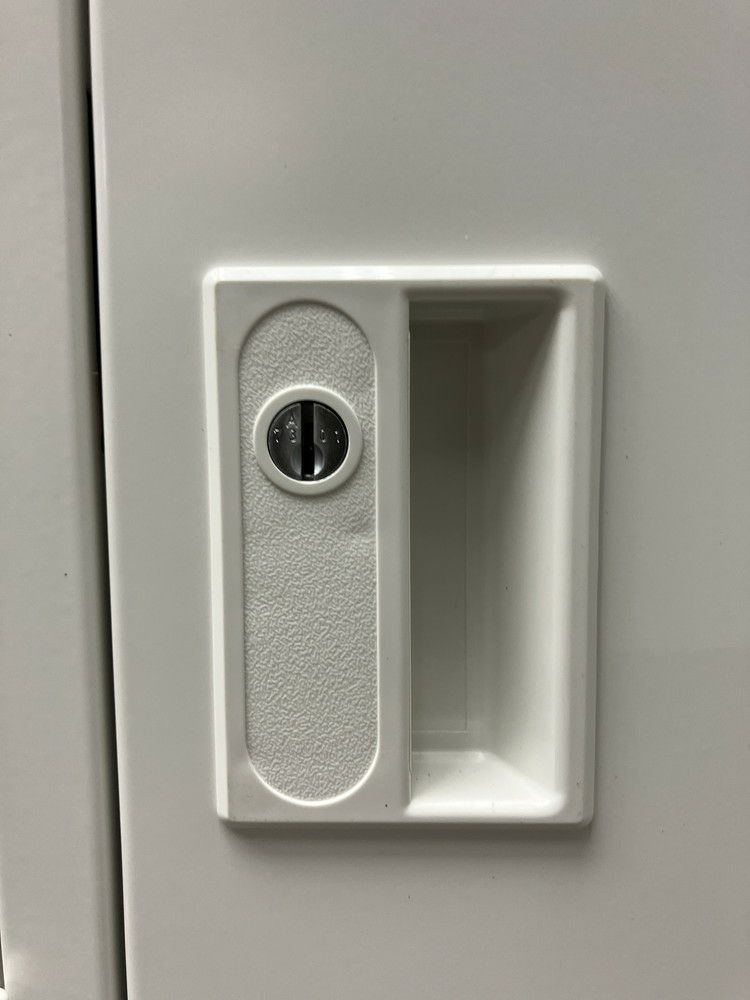 イトーキJ型シリーズ 4人用ロッカー 商品画像2