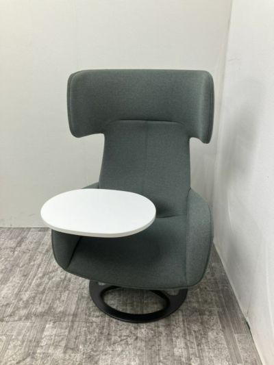 オカムラライブスパーソナルチェアシリーズ テーブル付パーソナルチェア 商品画像1
